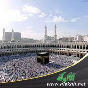 هل أعطي مالي لزوجي أو أذهب للعمرة؟
