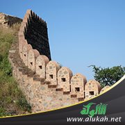 بجوار السور (قصة قصيرة)