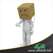 فتاة تعاني من الخوف والخجل 