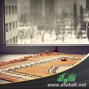 أتصلي المرأة في درع وخمار بغير إزار؟