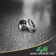 خطيبتي تتواصل مع من كانت تحبه