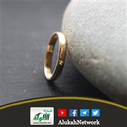 تقدم إلي وهو أكبر مني