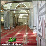 المسجد بيت كل تقي