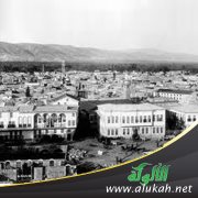 دمشق في القيد تزأر (قصيدة)