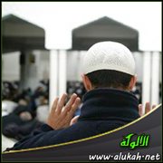 الجهر بالتلاوة في الصلوات السرية، والقراءة بالمقامات الموسيقية