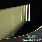 أعيش في بيتي وحيدة مسجونة