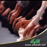 هل أصلي في المسجد مع الجماعة، وأترك العمل؟