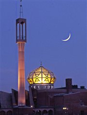 إسكتلندا: مئذنة مسجد جلاسكو ترفع أذان المغرب خلال شهر رمضان