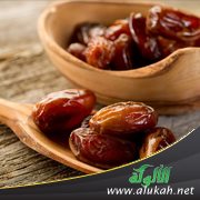 سنة الإفطار على الرطب والتمر أو الماء