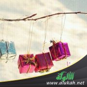 المرأة بين مجتمعين